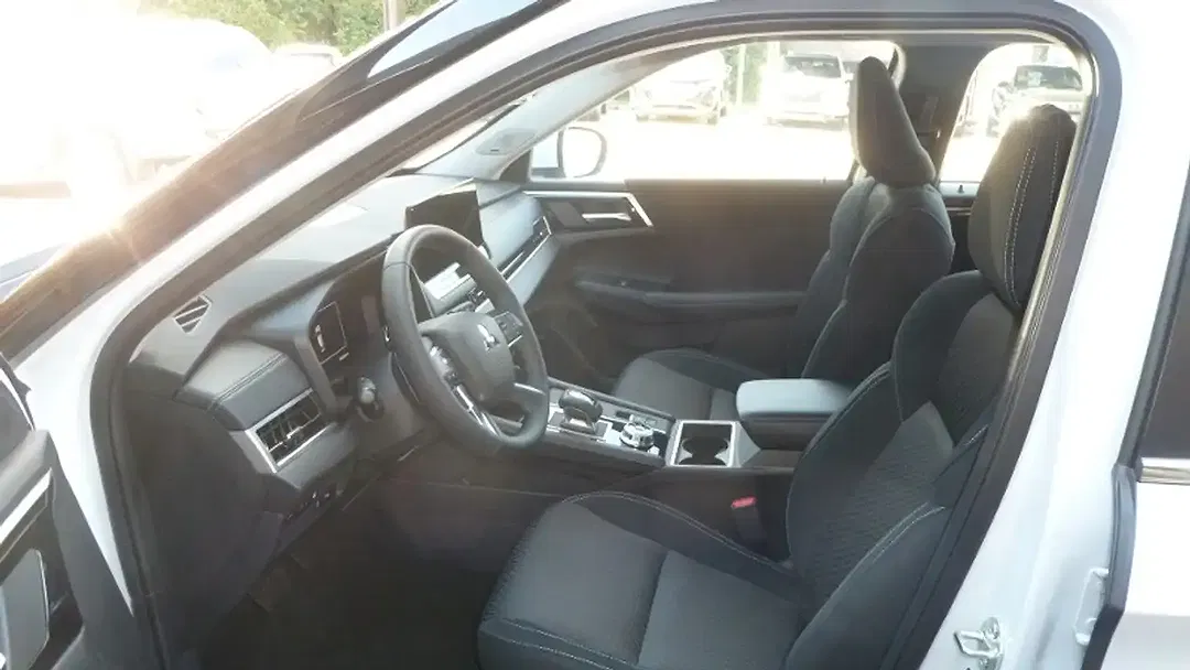 Mitsubishi Outlander - Thumbnail 7