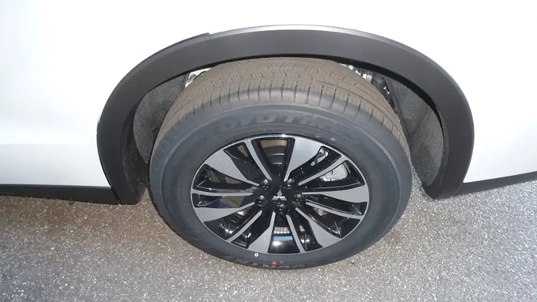 Mitsubishi Outlander - Thumbnail 9