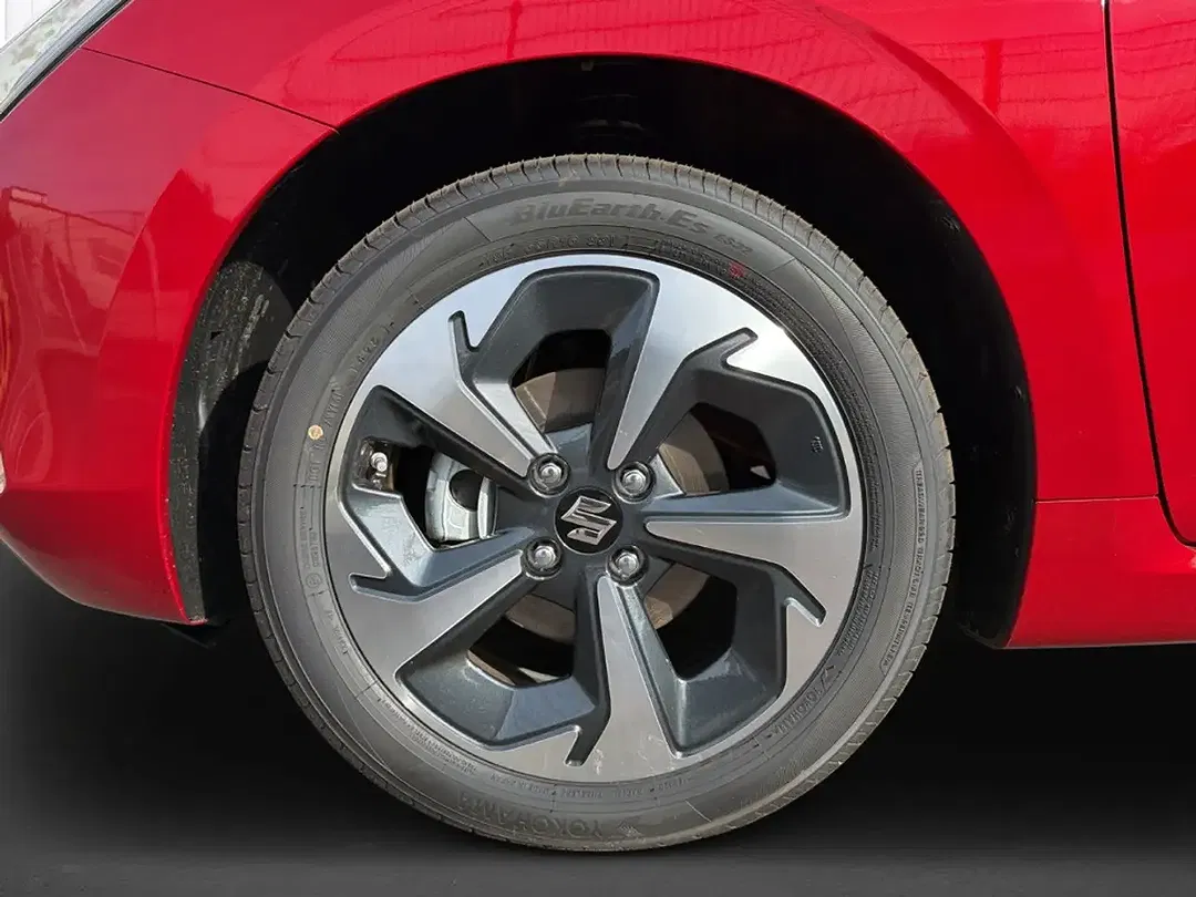 Suzuki Swift - Thumbnail 5