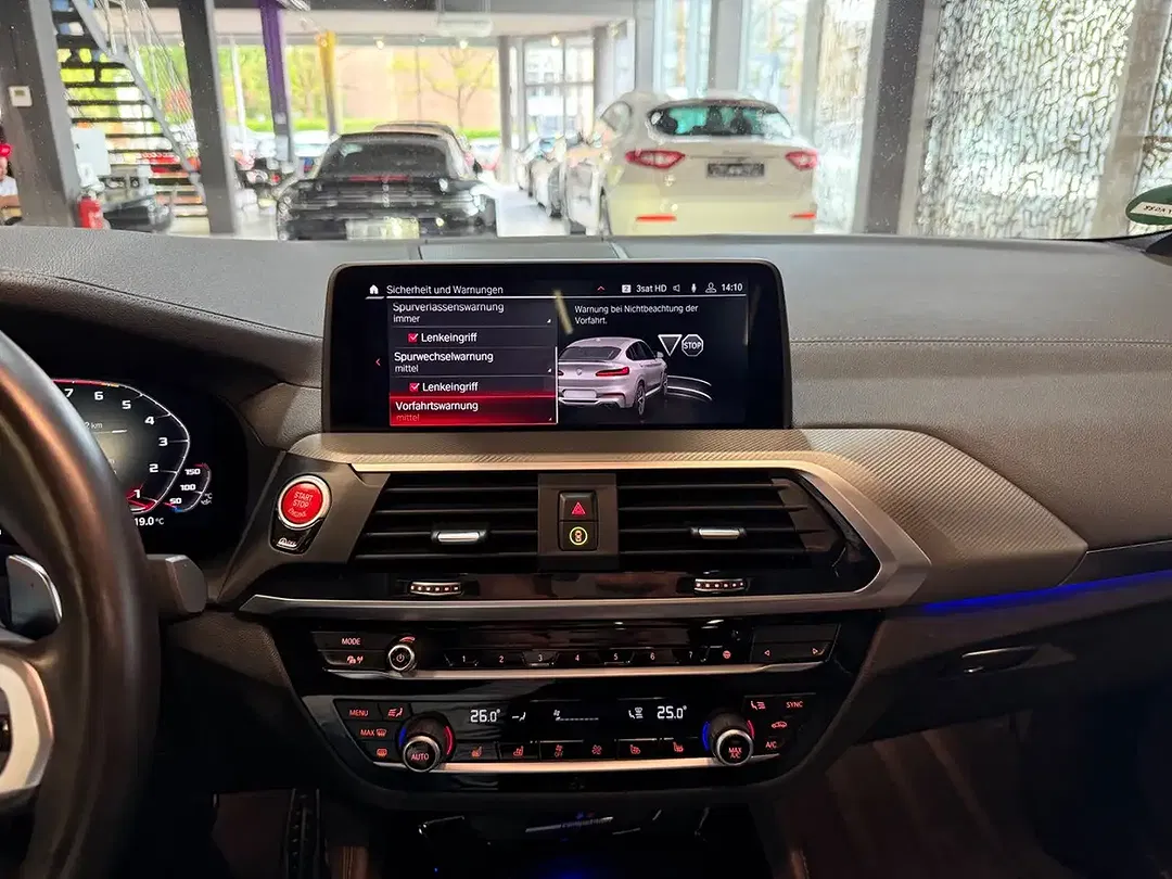 BMW X4 M - Thumbnail 23
