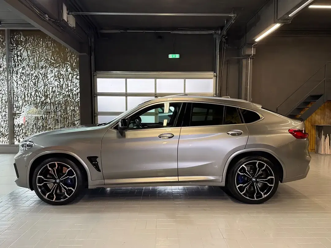 BMW X4 M - Thumbnail 3