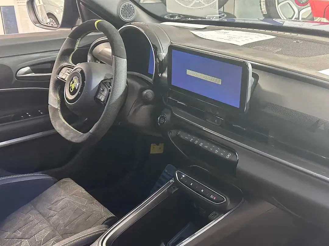 Abarth 600e - Thumbnail 10