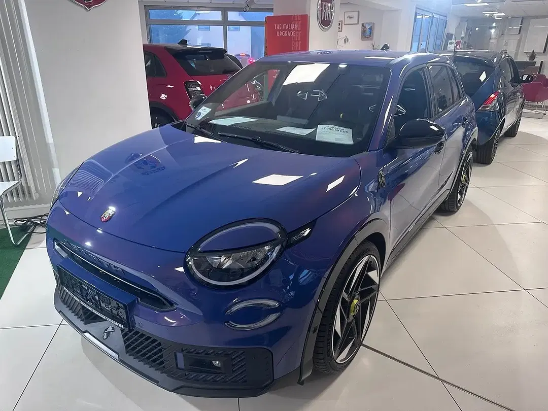 Abarth 600e - Thumbnail 2