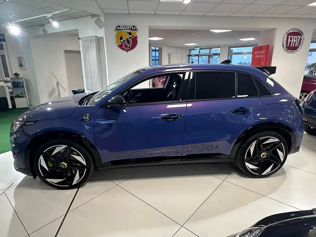 Abarth 600e - Thumbnail 3