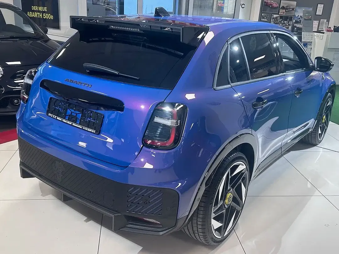Abarth 600e - Thumbnail 5