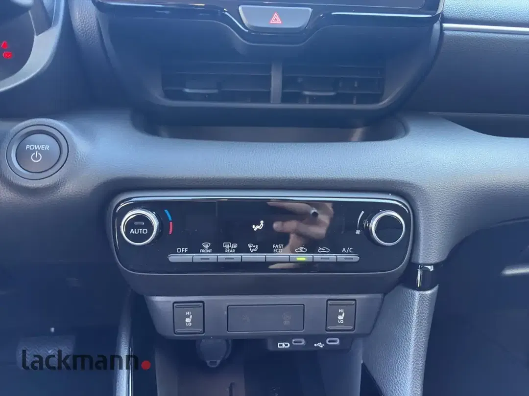 Toyota Yaris - Thumbnail 11