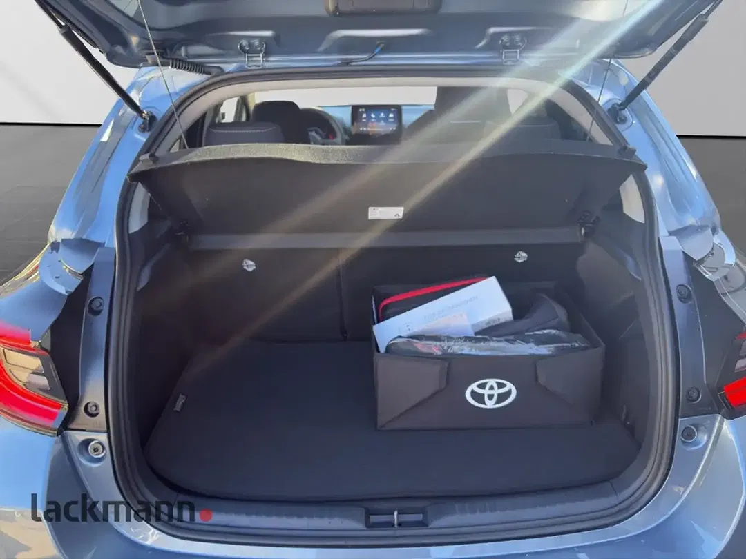 Toyota Yaris - Thumbnail 7