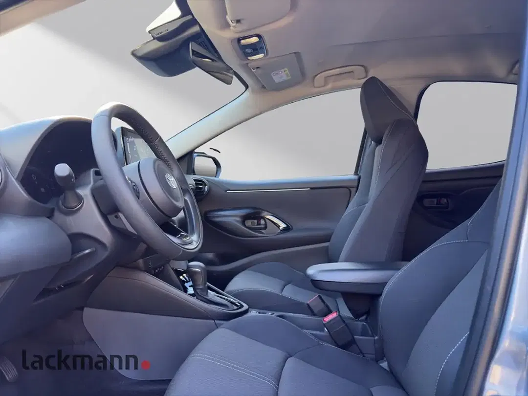 Toyota Yaris - Thumbnail 8