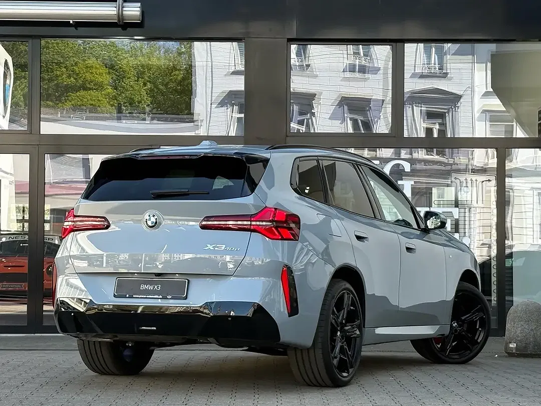 BMW X3 - Thumbnail 2