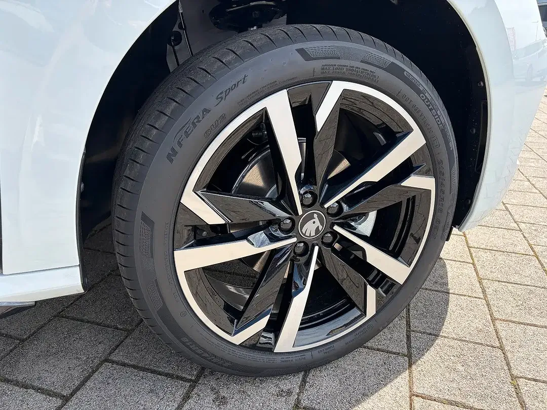 Skoda Kamiq - Thumbnail 4