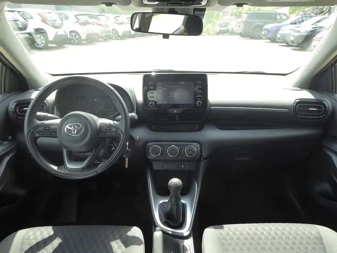 Toyota Yaris - Thumbnail 10