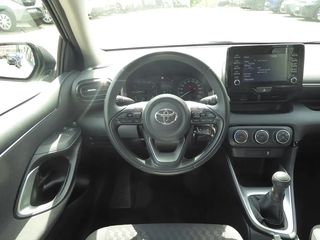 Toyota Yaris - Thumbnail 11