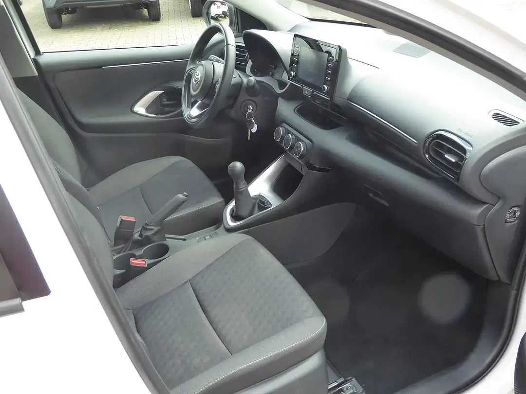 Toyota Yaris - Thumbnail 13