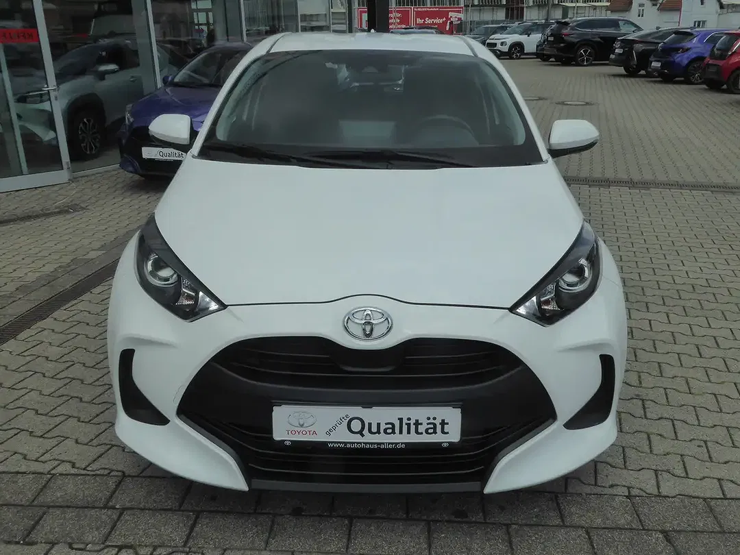 Toyota Yaris - Thumbnail 2