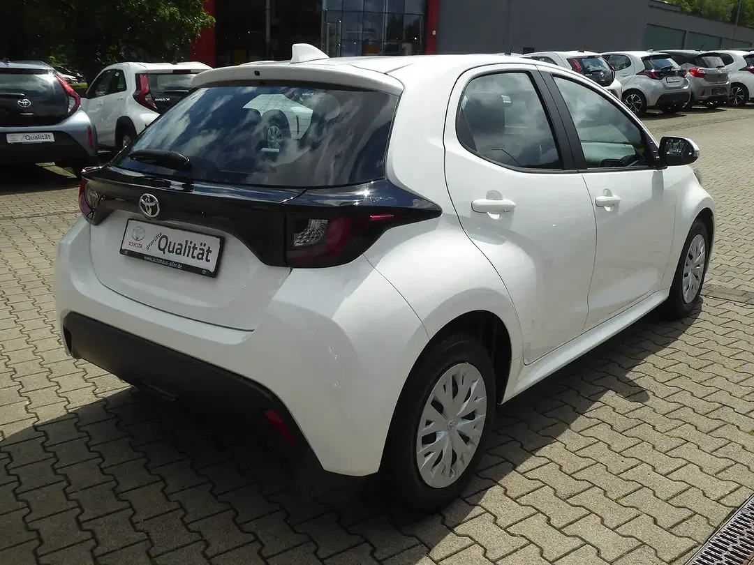 Toyota Yaris - Thumbnail 4