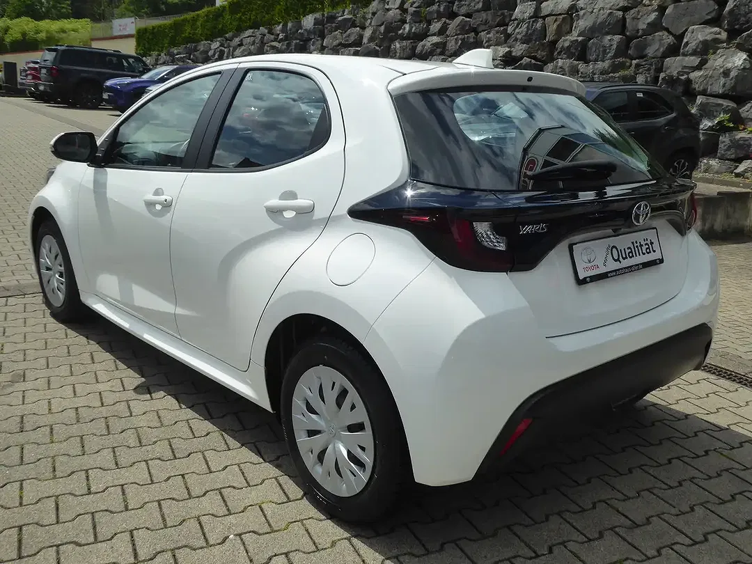Toyota Yaris - Thumbnail 5
