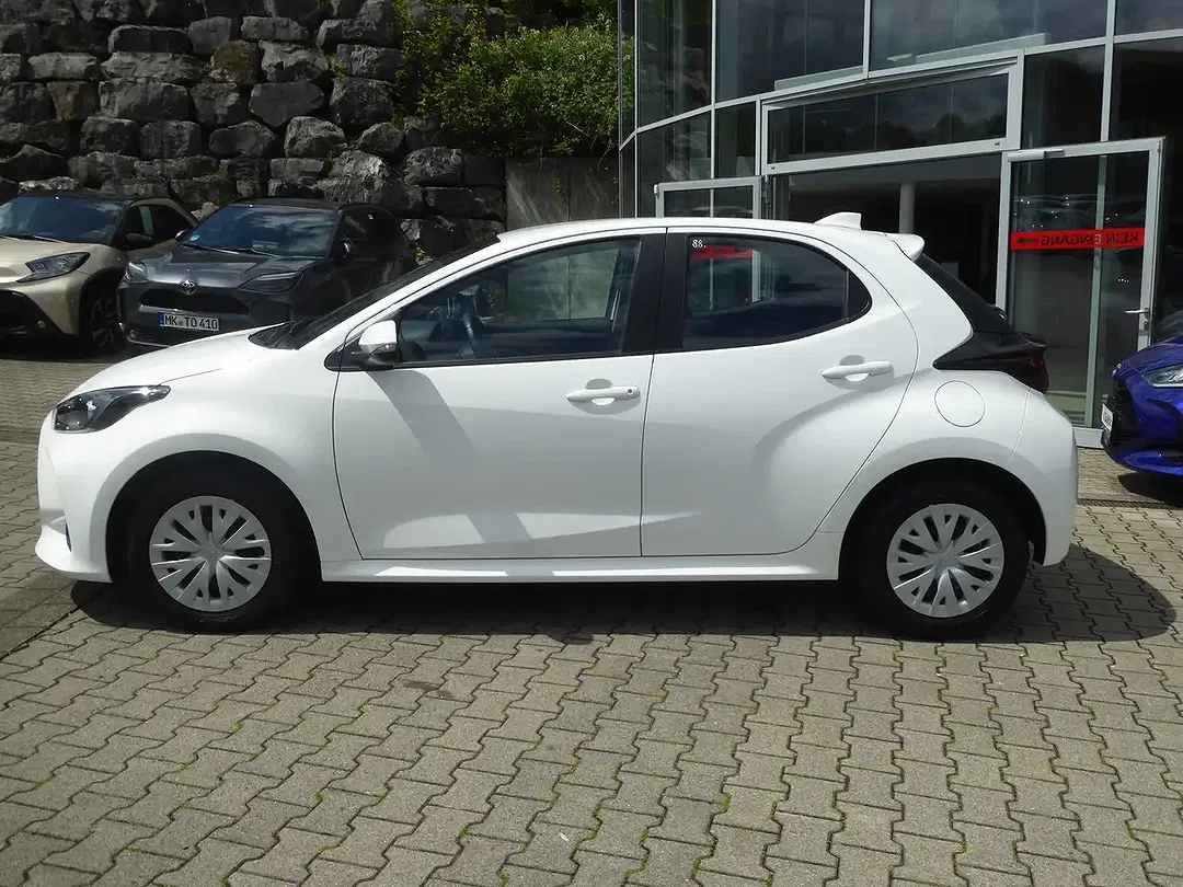 Toyota Yaris - Thumbnail 6