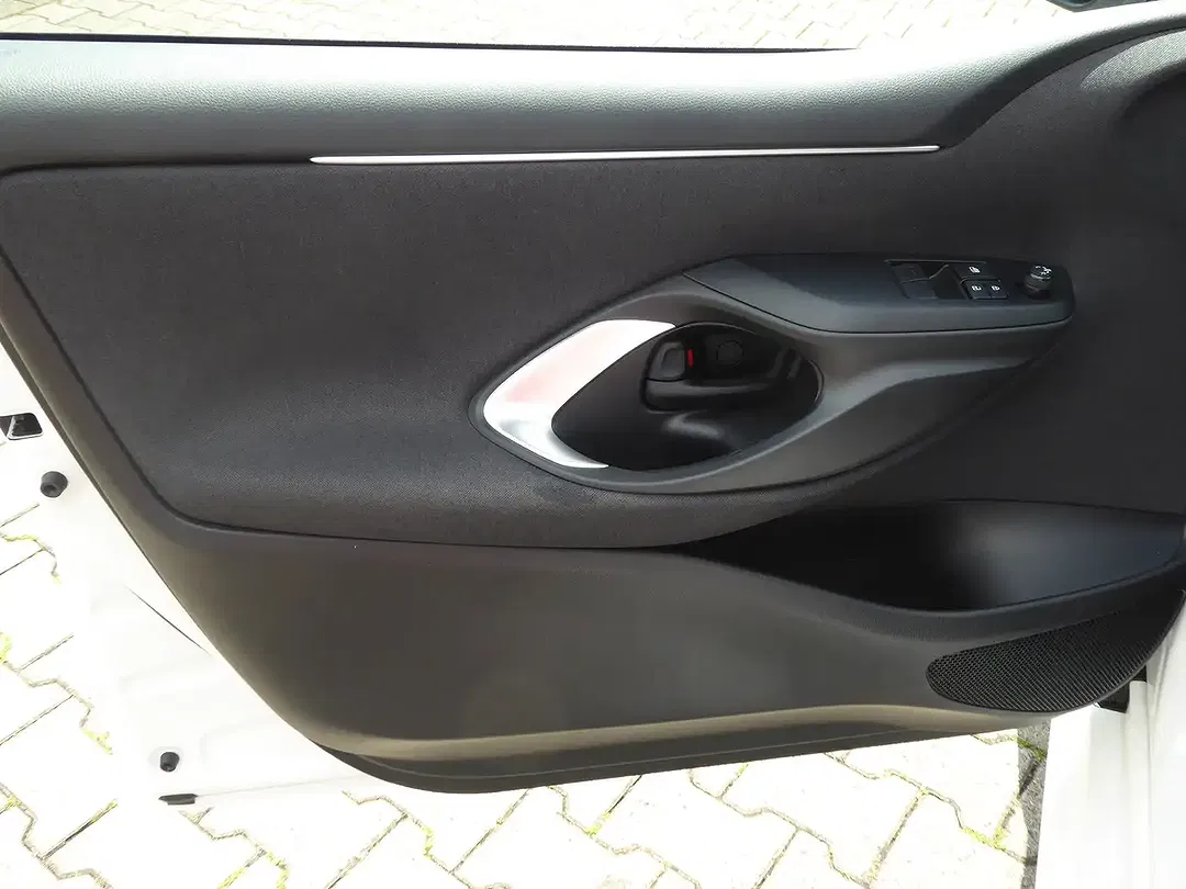 Toyota Yaris - Thumbnail 8