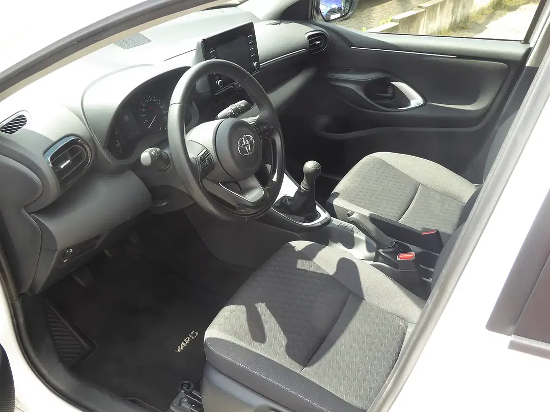 Toyota Yaris - Thumbnail 9