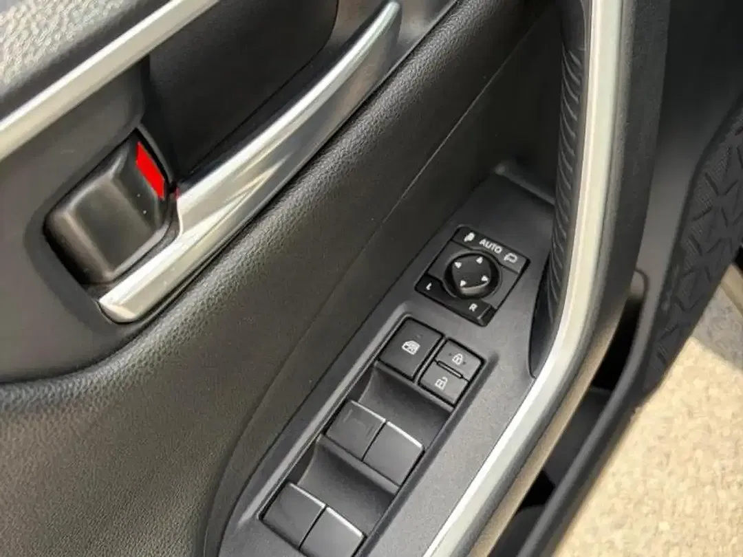 Toyota RAV 4 - Thumbnail 8