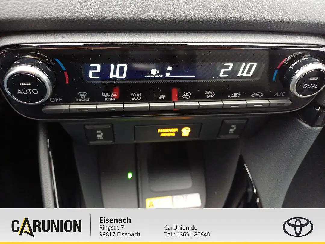Toyota Yaris - Thumbnail 13