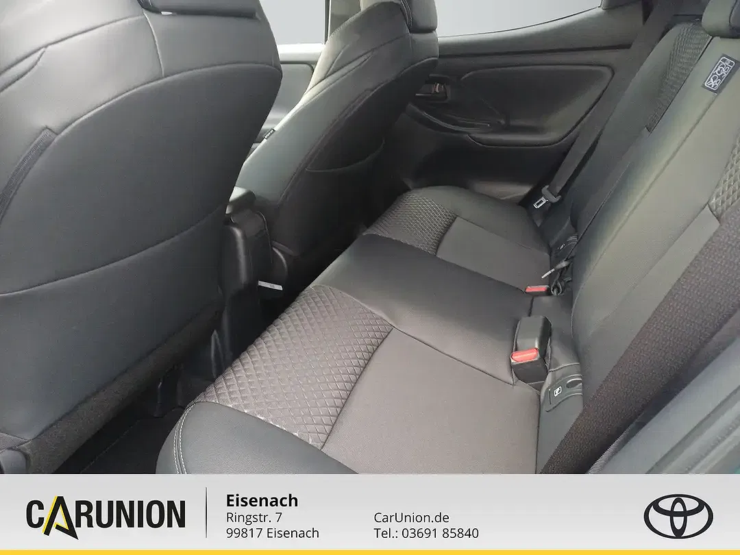 Toyota Yaris - Thumbnail 8