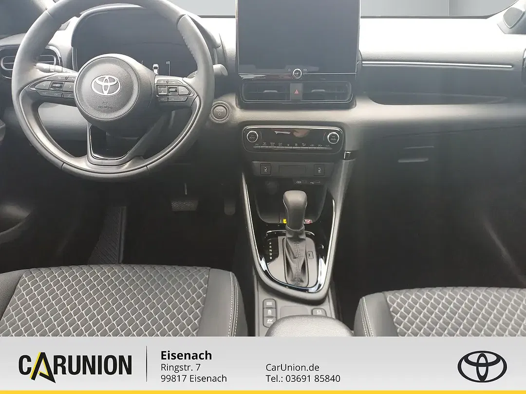Toyota Yaris - Thumbnail 9