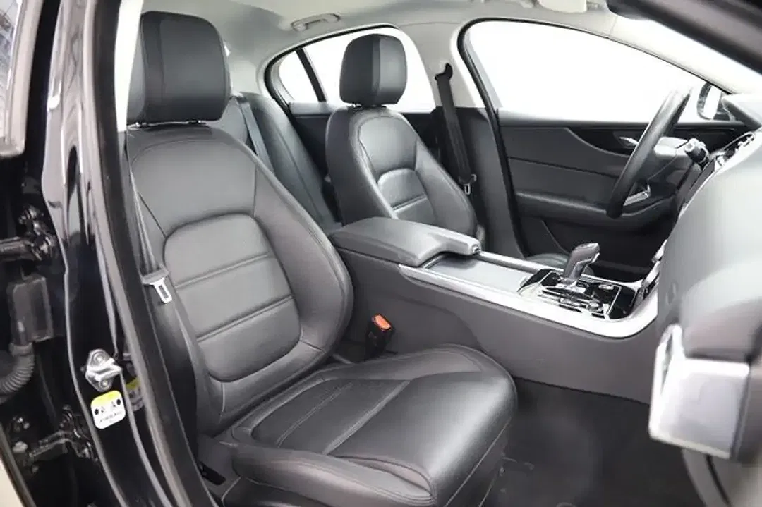 Jaguar XE - Thumbnail 10
