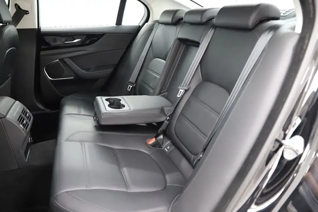 Jaguar XE - Thumbnail 12
