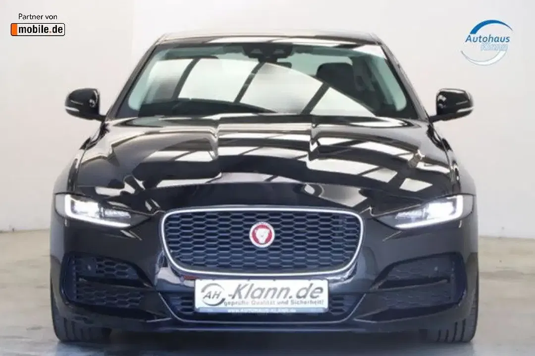 Jaguar XE - Thumbnail 2