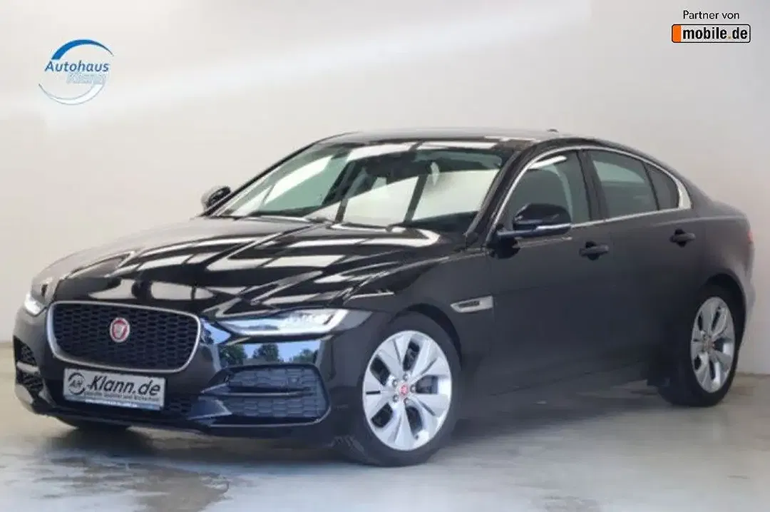 Jaguar XE - Thumbnail 3