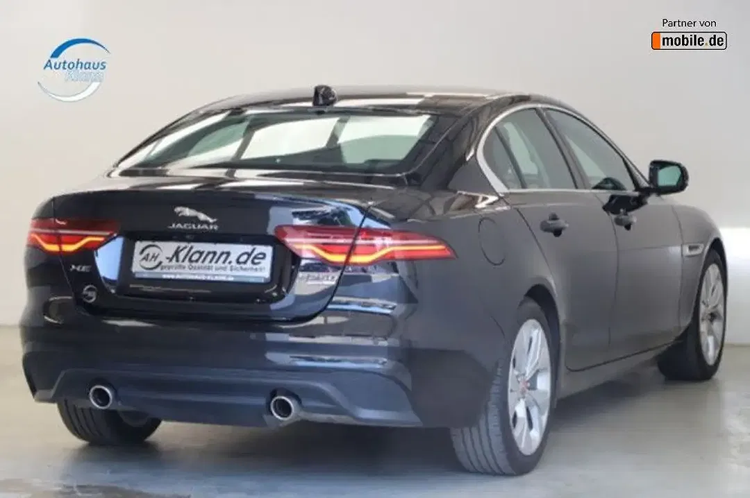 Jaguar XE - Thumbnail 6
