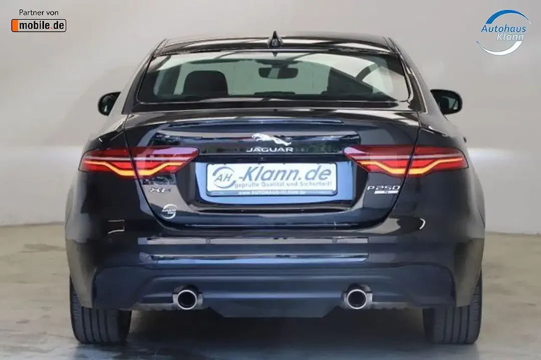 Jaguar XE - Thumbnail 8