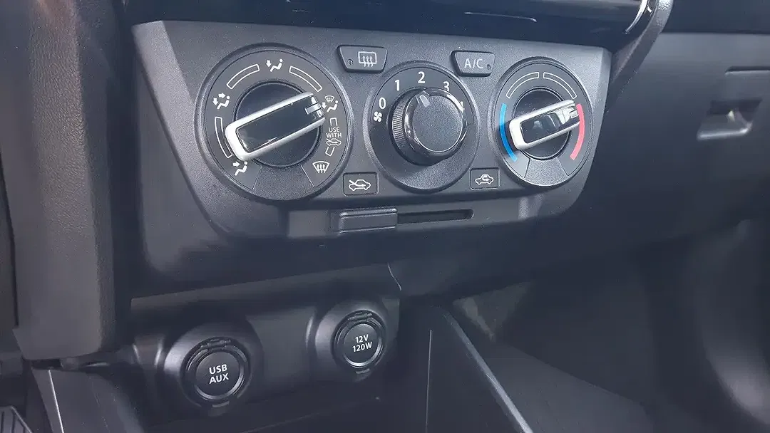 Suzuki Swift - Thumbnail 12