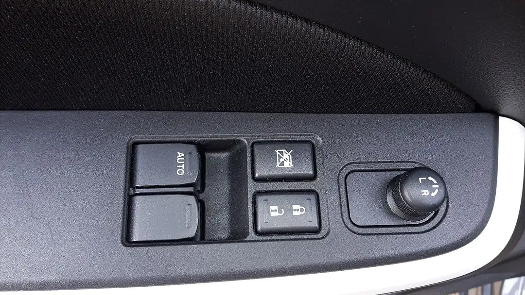 Suzuki Swift - Thumbnail 6
