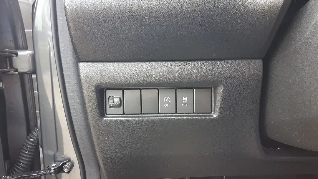 Suzuki Swift - Thumbnail 8