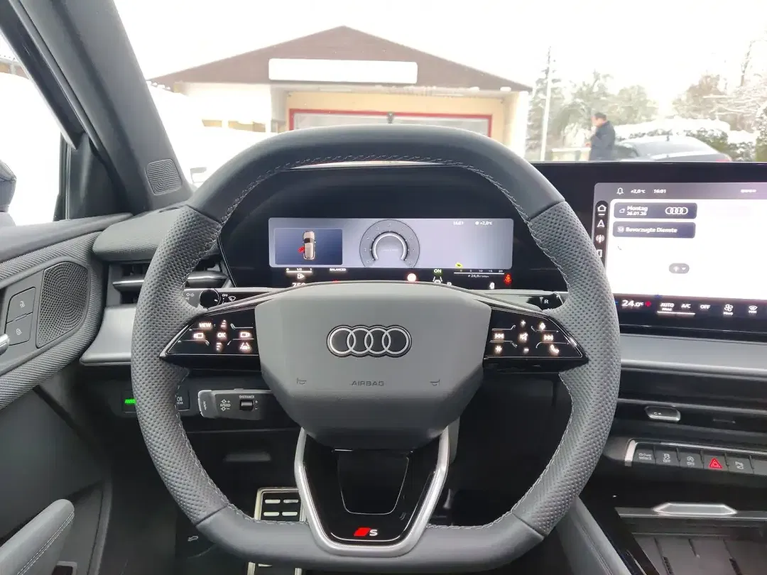 Audi Q3 - Thumbnail 11