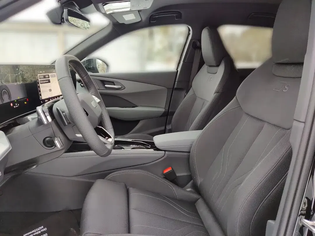 Audi Q3 - Thumbnail 7