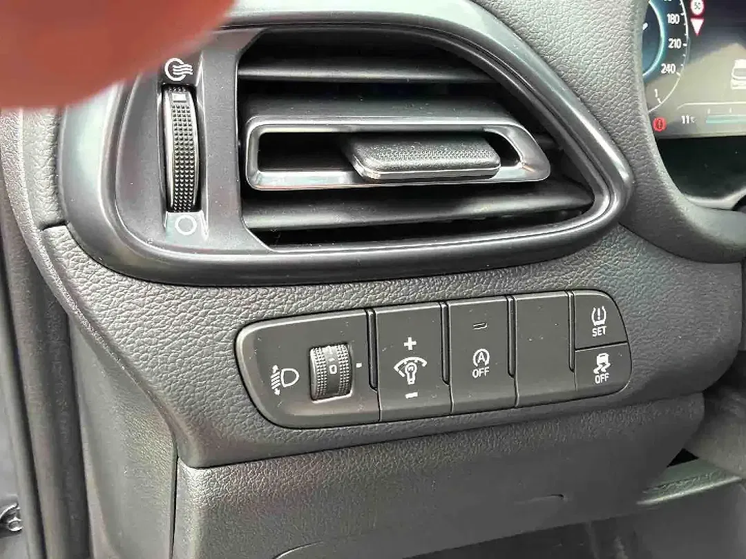 Hyundai i30 - Thumbnail 14