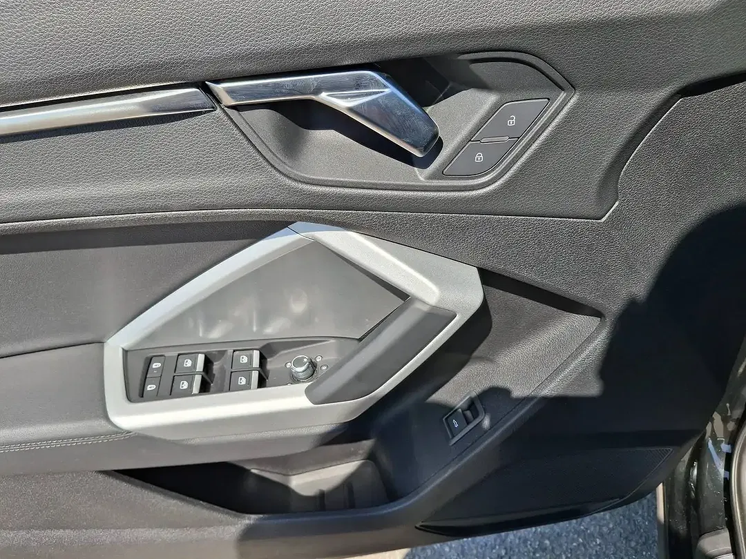 Audi Q3 - Thumbnail 8