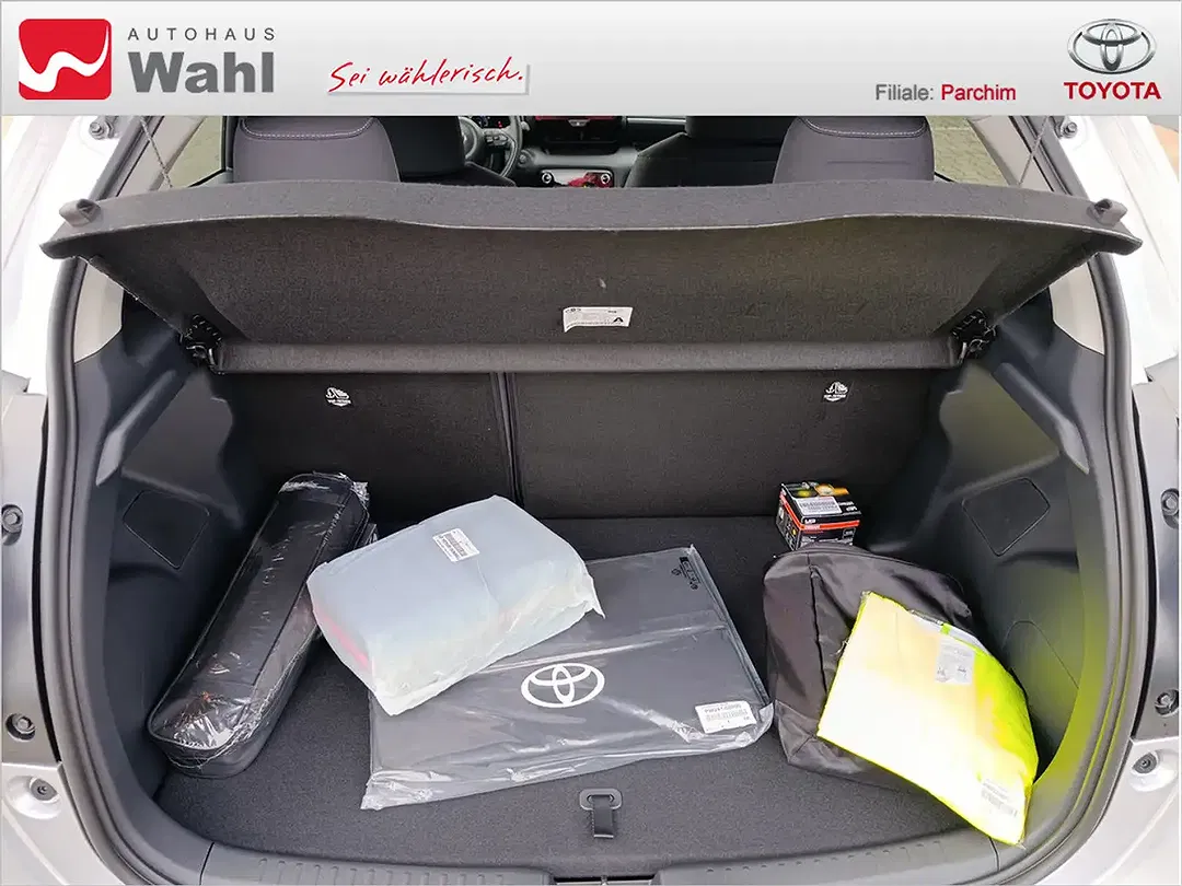 Toyota Yaris - Thumbnail 11