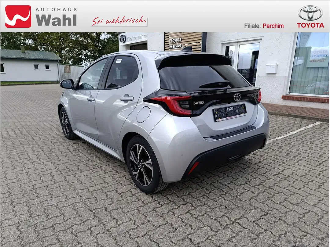 Toyota Yaris - Thumbnail 2