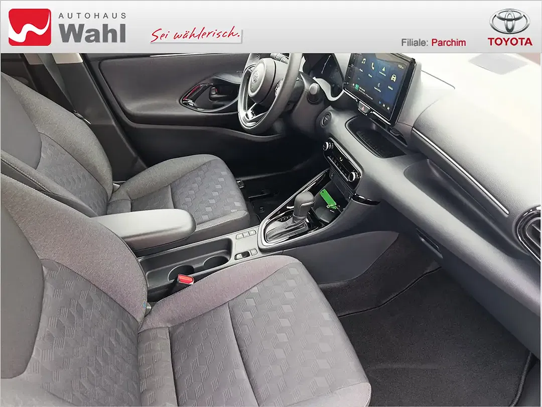 Toyota Yaris - Thumbnail 7