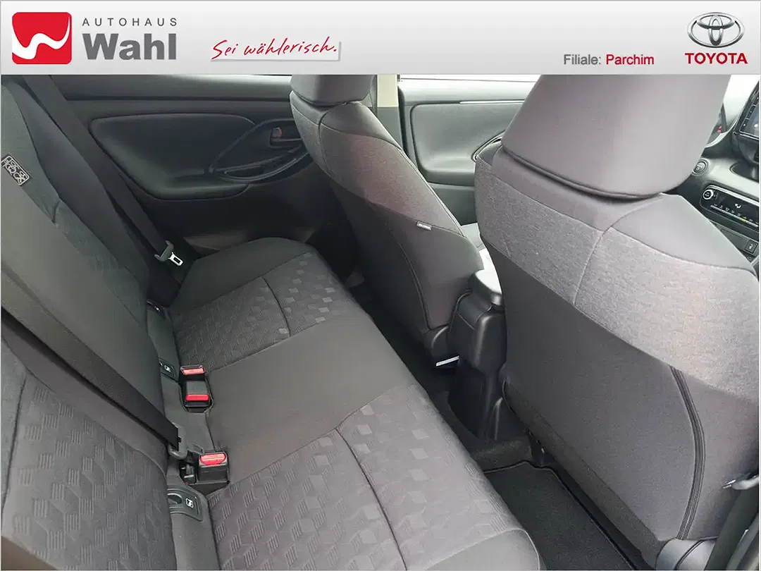 Toyota Yaris - Thumbnail 8
