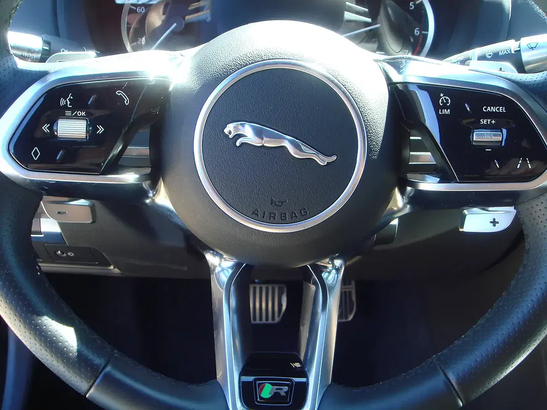 Jaguar XE - Thumbnail 10