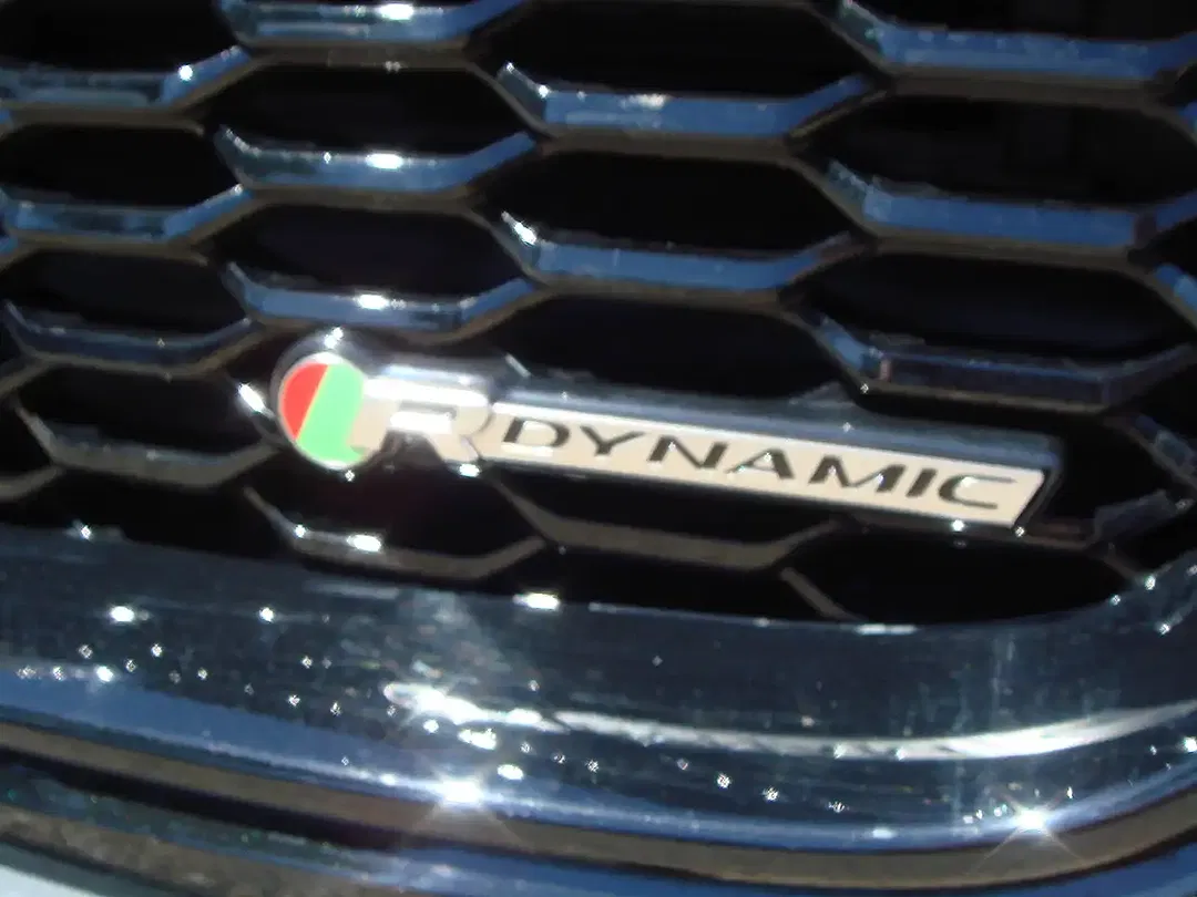 Jaguar XE - Thumbnail 16