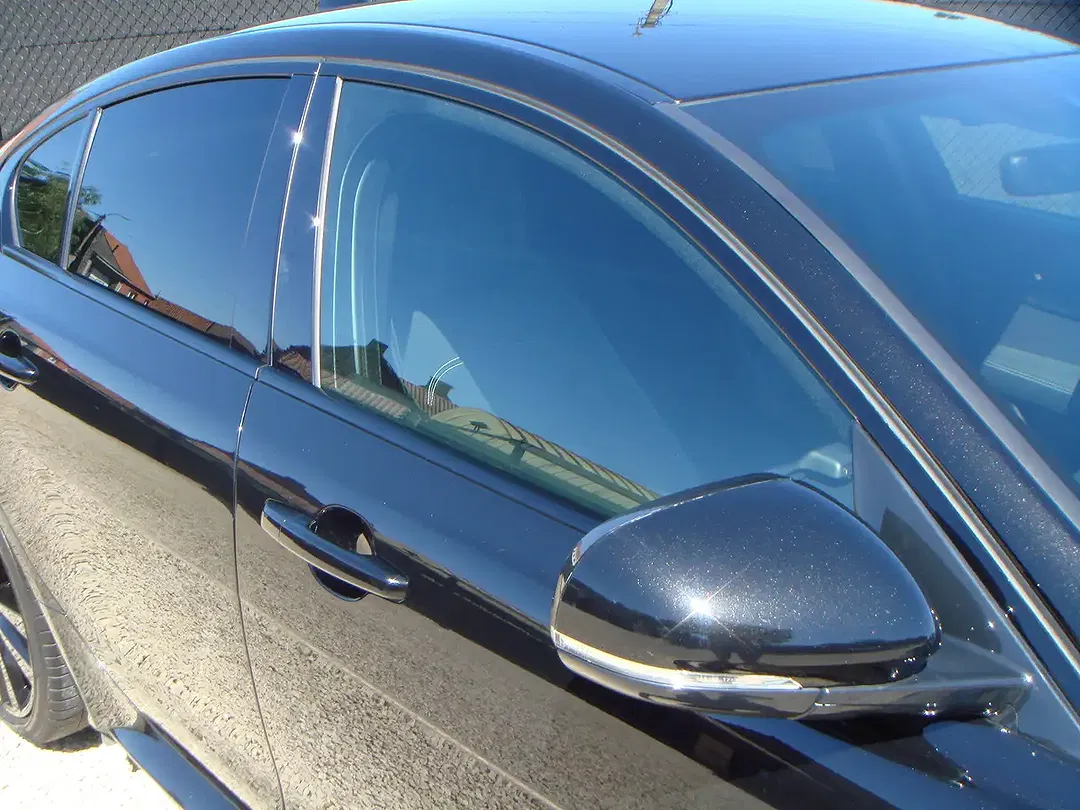 Jaguar XE - Thumbnail 17