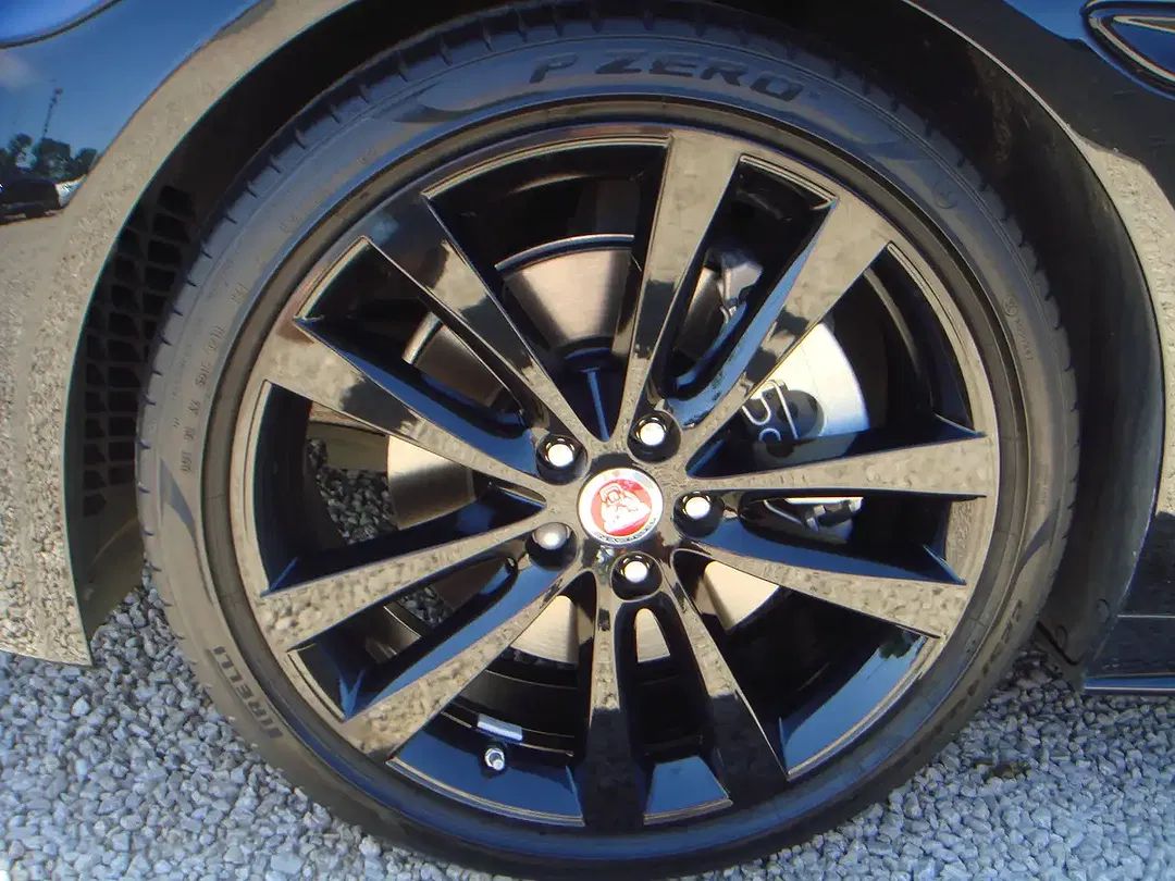 Jaguar XE - Thumbnail 18