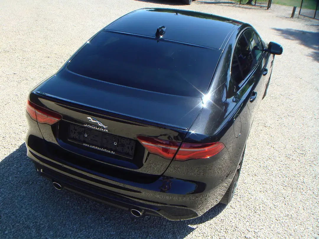 Jaguar XE - Thumbnail 19