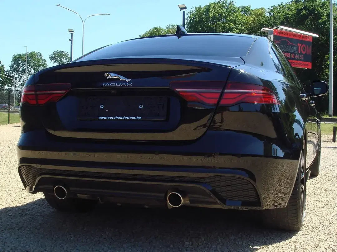 Jaguar XE - Thumbnail 3